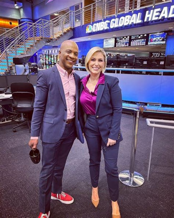 Carl Quintanilla CNBC Bio, Wiki, Age, Height, Family, Husband, Salary, Net Worth and CNBC
