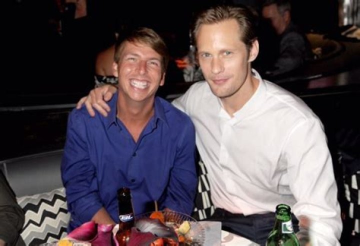Is Jack Mcbrayer gay or married? Who is his wife or partner?