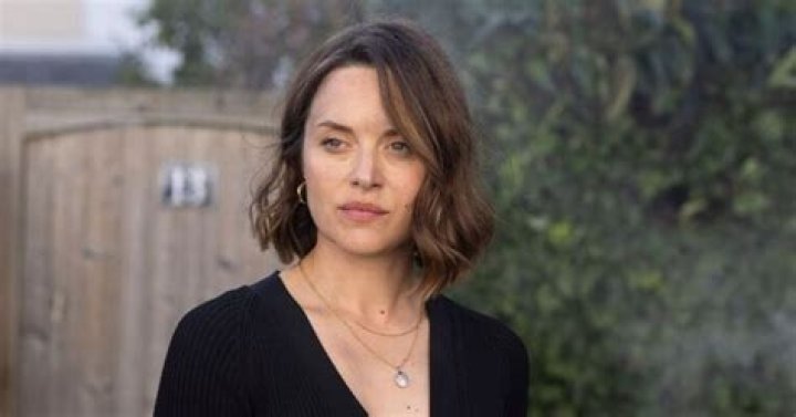 Zoë Tapper Biography, Age, Family, Husband, Net Worth, Movies, TV Shows